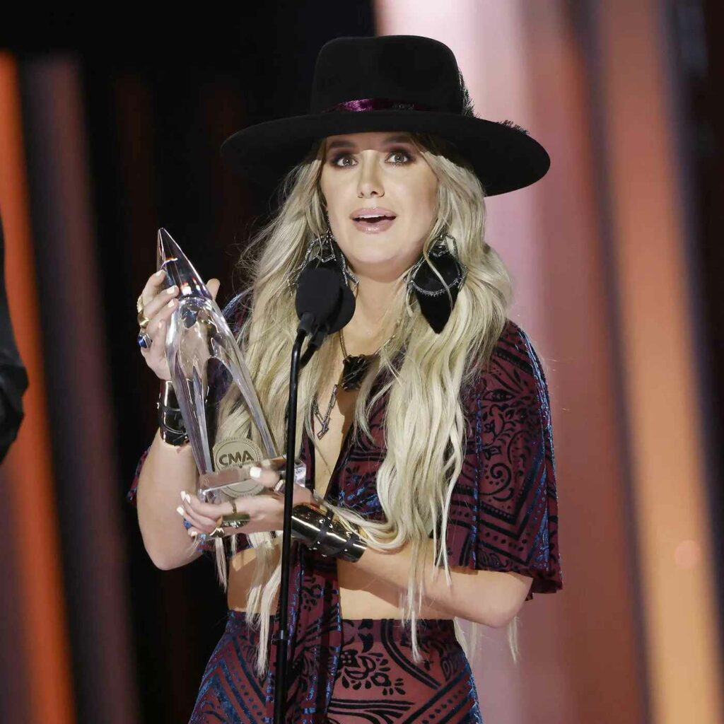 Jelly Roll and Lainey Wilson shine at CMAs