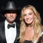 Faith Hill and Tim McGraw's living room features the designer-favorite color combination we expect to see everywhere in 2024