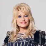 Dolly Parton Shines in a Dallas Cowboys Cheerleader Uniform at the Thanksgiving Halftime Show: Watch Now