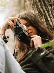 Top 6 Zodiac Signs Women Who Love Wildlife Photography