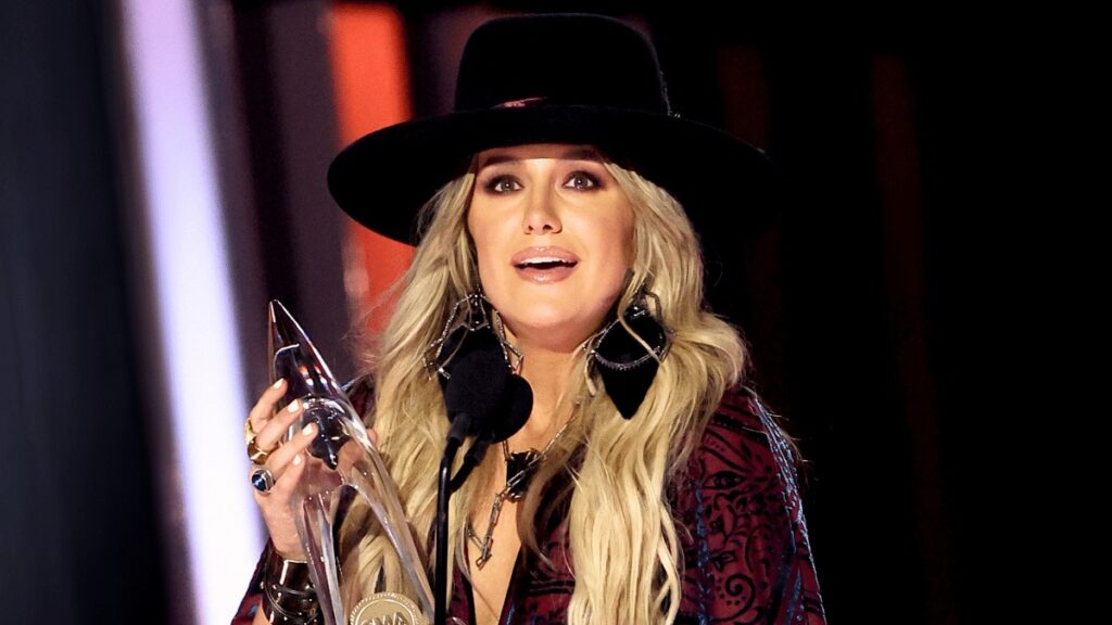 Jelly Roll and Lainey Wilson shine at CMAs