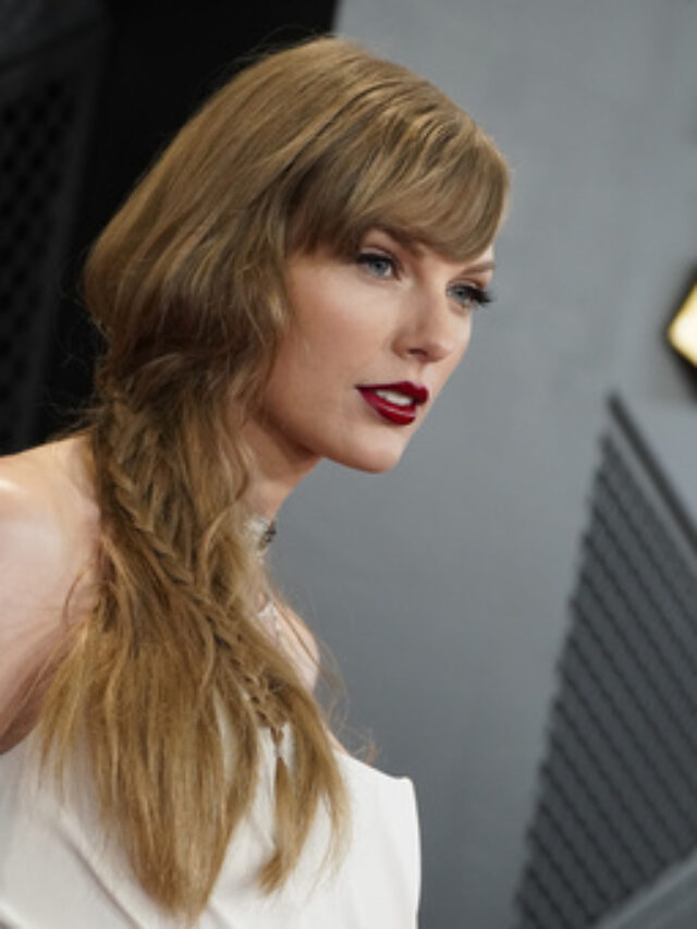 Taylor Swift’s father allegedly struck the photographer at Sydney waterfront.