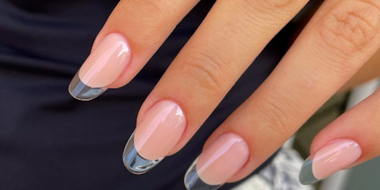 glass-extension-nails-a-clean-girl-manicure-trend