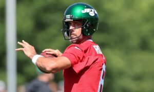 Aaron Rodgers Singles out ‘Rare’ Jets Youngster, Building Chemistry